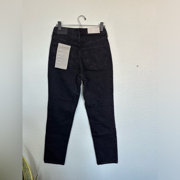 Everlane | The Original Cheeky® Jean - Picture 7 of 12